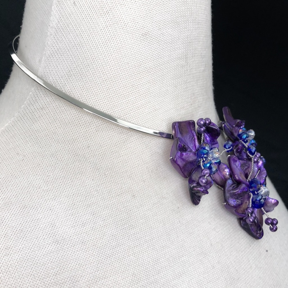 Purple Mother of Pearl Seashell Bead Flower Choker Necklace - Picture 3 of 4